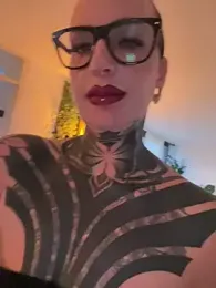 InkedBiitch — Stripchat stream photo (May 2025)