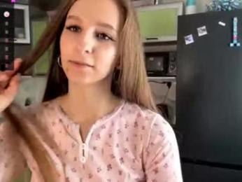 mildaczach — 在 chaturbate 直播的网络摄像头模特