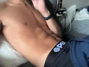 1fresh18 — 在 chaturbate 直播的网络摄像头模特