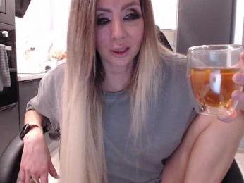 blondalina — 在 bongacams 直播的网络摄像头模特