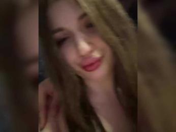 tiki7777 — 在 bongacams 直播的网络摄像头模特