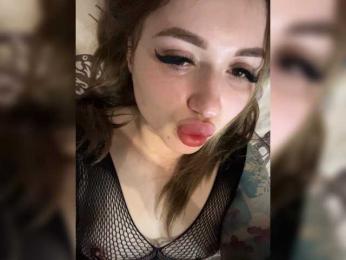 tiki7777 — 在 bongacams 直播的网络摄像头模特