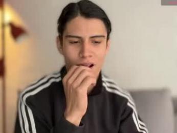 hey_cesard — 在 chaturbate 直播的网络摄像头模特