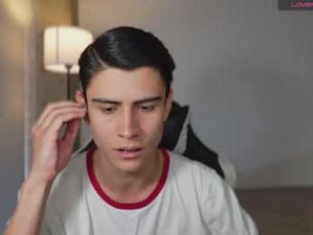 hey_cesard — 在 chaturbate 直播的网络摄像头模特