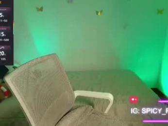 naty_lux19 — Chaturbate stream photo (Apr 2026)