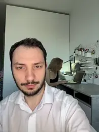 Lovebackground — 在 stripchat 直播的网络摄像头模特