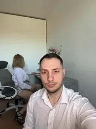 Lovebackground — 在 stripchat 直播的网络摄像头模特