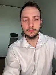 Lovebackground — 在 stripchat 直播的网络摄像头模特