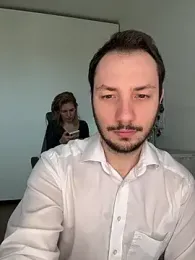 Lovebackground — 在 stripchat 直播的网络摄像头模特