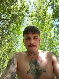 D3V0Z — 在 stripchat 直播的网络摄像头模特