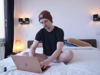 ironthud — 在 chaturbate 直播的网络摄像头模特