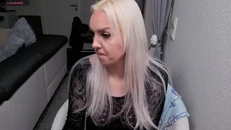 MIA-XXX — 在 stripchat 直播的网络摄像头模特