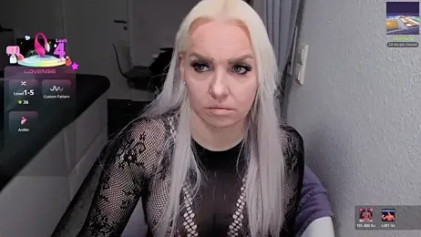 MIA-XXX — 在 stripchat 直播的网络摄像头模特