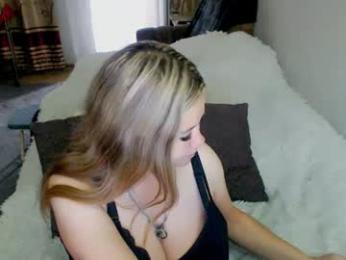 angeldemongirl — 在 chaturbate 直播的网络摄像头模特