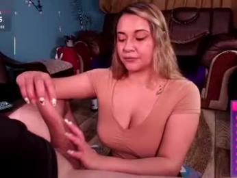 alyceandaxellredhot — 在 chaturbate 直播的网络摄像头模特
