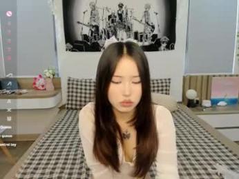 little_yena — Chaturbate stream photo (Feb 2026)