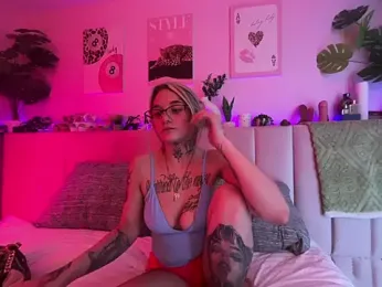 chloetease — 在 stripchat 直播的网络摄像头模特