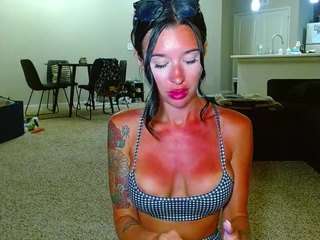 tighttinymilf — 在 camsoda 直播的网络摄像头模特