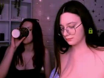 kriss_babyy — 在 chaturbate 直播的网络摄像头模特