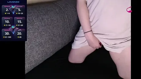 little-laura — Stripchat stream photo (May 2025)