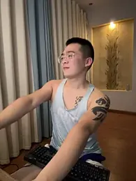 iamtobias — 在 stripchat 直播的网络摄像头模特