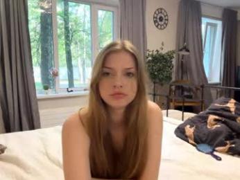 nidarauhecker — 在 chaturbate 直播的网络摄像头模特