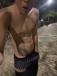 Liam_Moss — 在 stripchat 直播的网络摄像头模特