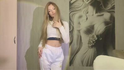 DanilleHouy — Cam4 stream photo (Apr 2026)