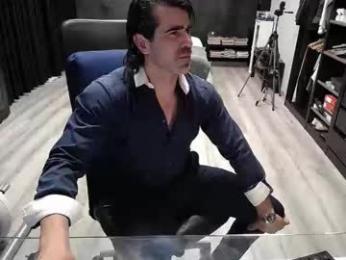 latino23bom — 在 chaturbate 直播的网络摄像头模特