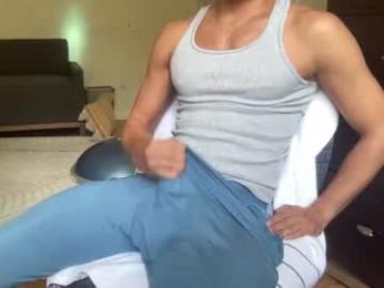 nyc2100 — 在 chaturbate 直播的网络摄像头模特