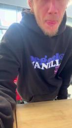 Mr_02_93 — 在 cam4 直播的网络摄像头模特