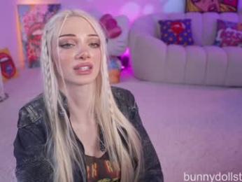 bunnydollstella — 在 chaturbate 直播的网络摄像头模特