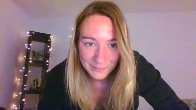 Nena_Misteriosa — 在 cam4 直播的网络摄像头模特