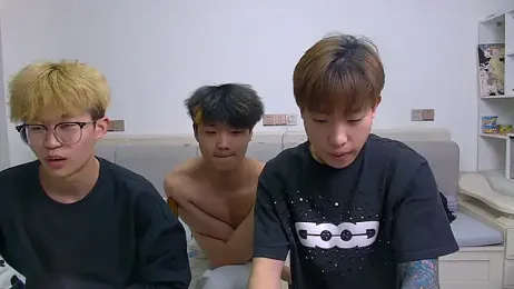 Chili-001 — 在 stripchat 直播的网络摄像头模特