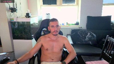 Rayzel_White — Cam4 stream photo (Aug 2026)