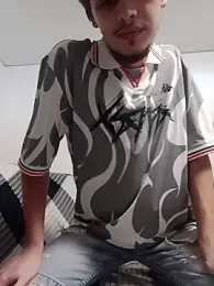 RayMartino — 在 stripchat 直播的网络摄像头模特
