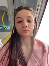 hiding-mila — Stripchat stream photo (May 2026)