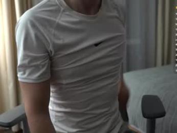 maestro3369 — 在 chaturbate 直播的网络摄像头模特