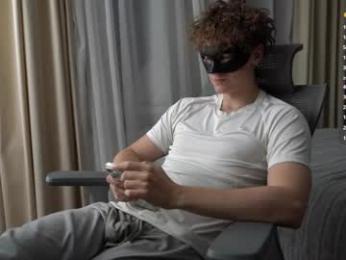 maestro3369 — 在 chaturbate 直播的网络摄像头模特