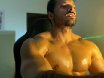 lucasfit24 — 在 chaturbate 直播的网络摄像头模特