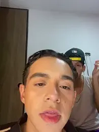 Yoskingg_moisest — 在 stripchat 直播的网络摄像头模特