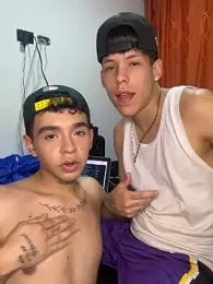 Yoskingg_moisest — 在 stripchat 直播的网络摄像头模特