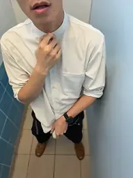 y610809yy — 在 stripchat 直播的网络摄像头模特