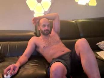 flyerstud_mtl — Chaturbate stream photo (Apr 2026)