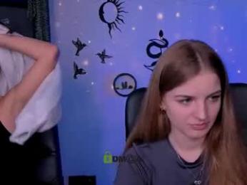 naomi_perl — 在 chaturbate 直播的网络摄像头模特