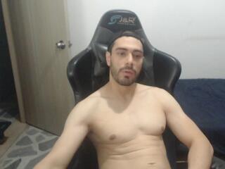 Jusstin I — 在 flirt4free 直播的网络摄像头模特