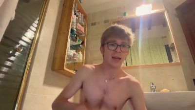Alexbisex3040 — 在 cam4 直播的网络摄像头模特