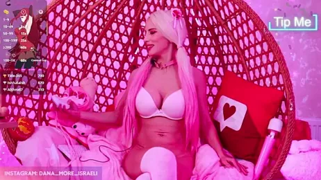 dana_more — Stripchat stream photo (Aug 2026)