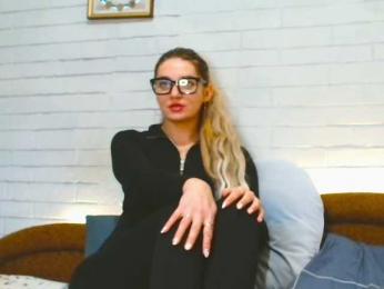 SweetCoople — 在 bongacams 直播的网络摄像头模特