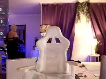 divine_kim — Chaturbate stream photo (Apr 2025)